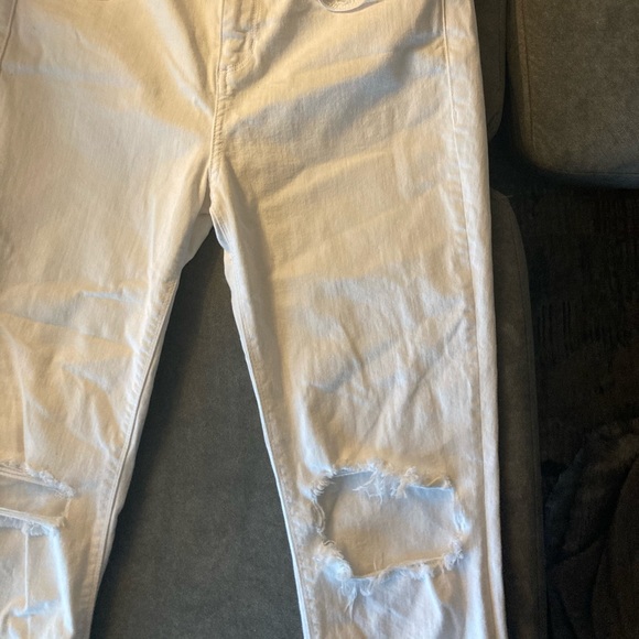 Sneak Peek NWOT White Ripped Mid Rise Jeans - Picture 2 of 6